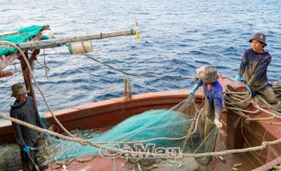 Chủ động bảo đảm an to&agrave;n cho lao động tr&ecirc;n biển