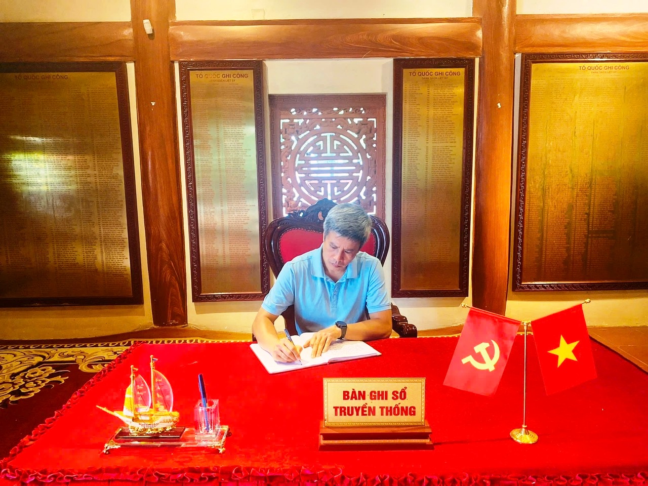 dc THV bi thu CB ghi so truyen thong tai khu tuong niem