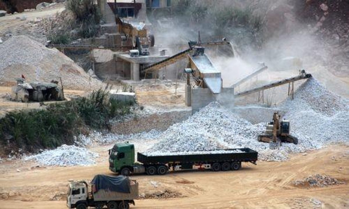 Tình trạng ô nhiễm bụi silic tại một số cơ sở khai thác và chế biến đá xây dựng ở khu vực miền Trung