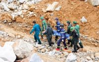 Bộ Nội vụ y&ecirc;u cầu &lsquo;siết&rsquo; an to&agrave;n lao động trong m&ugrave;a mưa b&atilde;o
