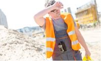 Chi ph&iacute; tiềm ẩn của nhiệt độ cao: Những điều cần biết về phương tiện bảo vệ c&aacute; nh&acirc;n l&agrave;m m&aacute;t
