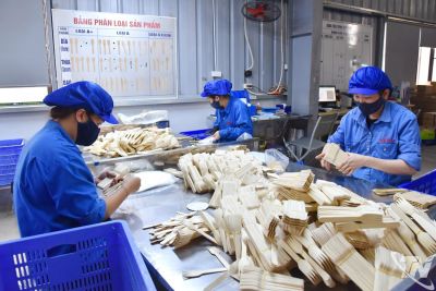 Doanh nghiệp &lsquo;n&acirc;ng chuẩn&rsquo; m&ocirc;i trường l&agrave;m việc v&igrave; người lao động