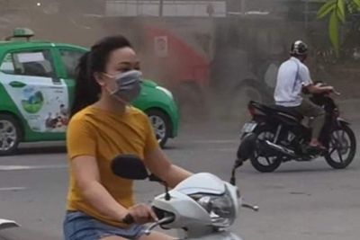 Ô nhiễm gia tăng, Hà Nội cần tái khởi động rửa đường bằng xe chuyên dụng