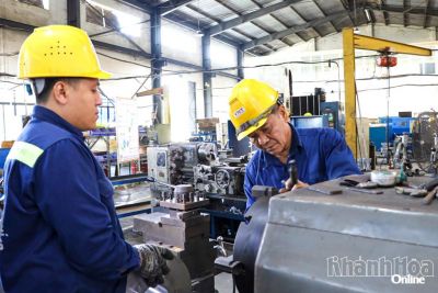 X&acirc;y dựng m&ocirc;i trường an to&agrave;n, ổn định cho người lao động