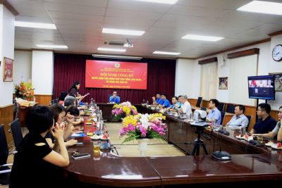 Tổng LĐLĐ Việt Nam trao Quyết định bổ nhiệm Viện trưởng Viện Khoa học An toàn và Vệ sinh lao động