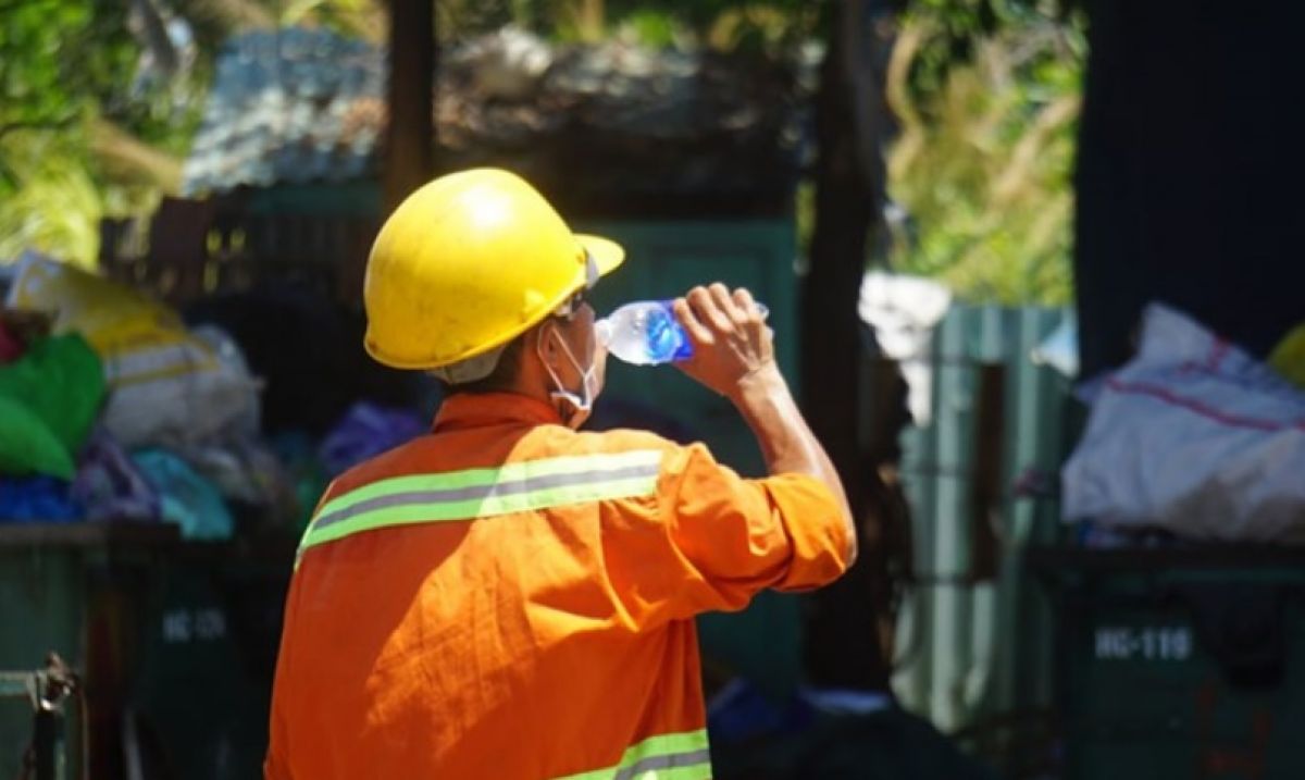 Cải thiện môi trường làm việc, bảo đảm sức khỏe người lao động trong mùa nắng nóng