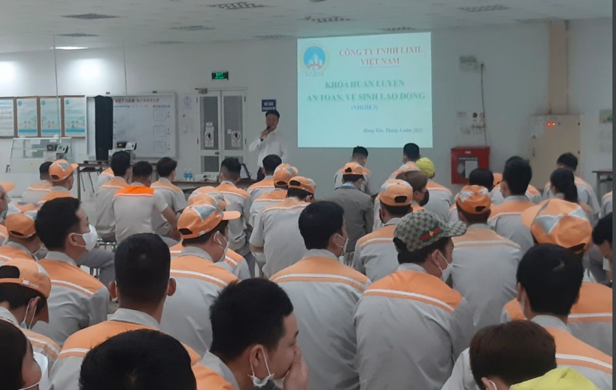Quan tâm cải thiện điều kiện làm việc cho người lao động